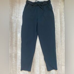 Lululemon On the Fly 7/8 pants size 6